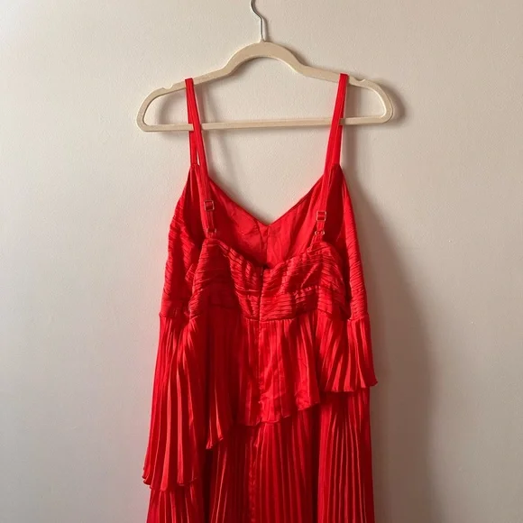 Abercrombie Red Pleated Dress with cutout - Picture 6 of 8